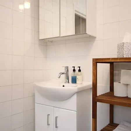 Entire Apartment Цар Асен Apartamento *
